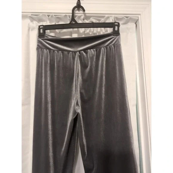 NWOT Matilda Jane Gray Velvet Cropped Ruffle Pants Sz M Boho, Cottage, Hippie - Picture 8 of 12